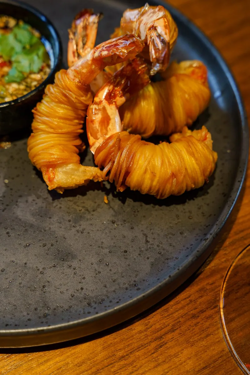 Gung Sarong: tiger prawns wrapped in crispy egg noodles