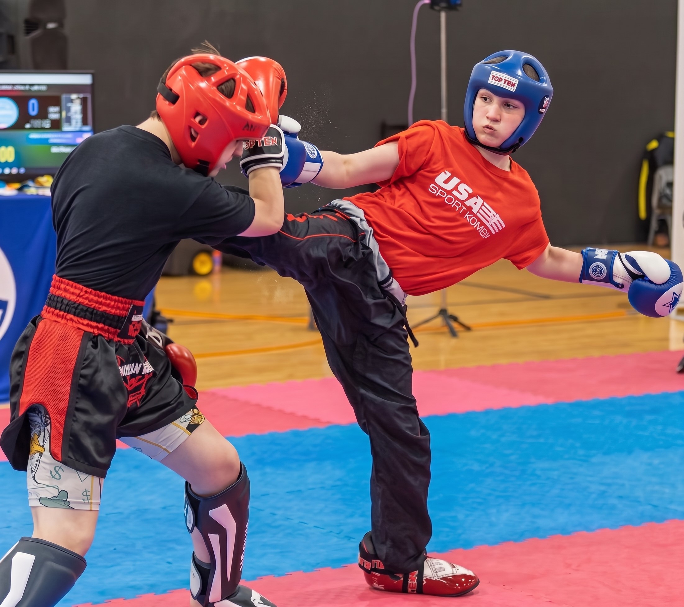 Teen/adult kickboxing (ages 13-up)