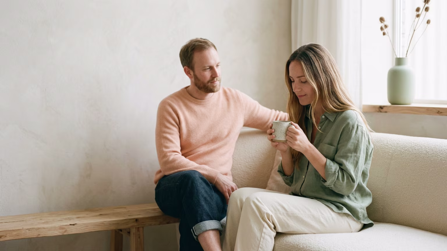 Trauma Bonds vs. Secure Attachment: 12 Simple Signs to Spot the Difference