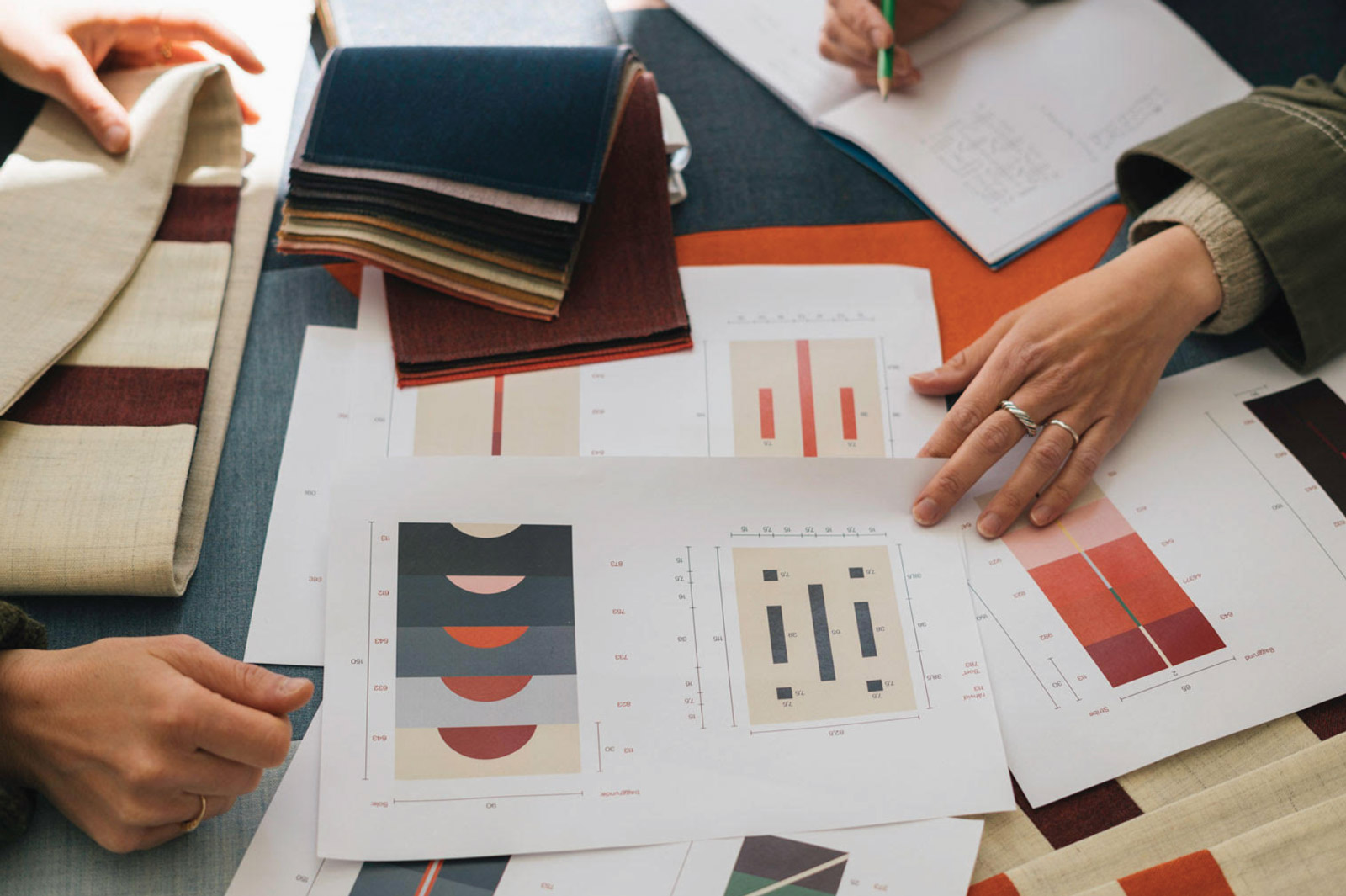 Showing how Hvass and Hannibal create their art