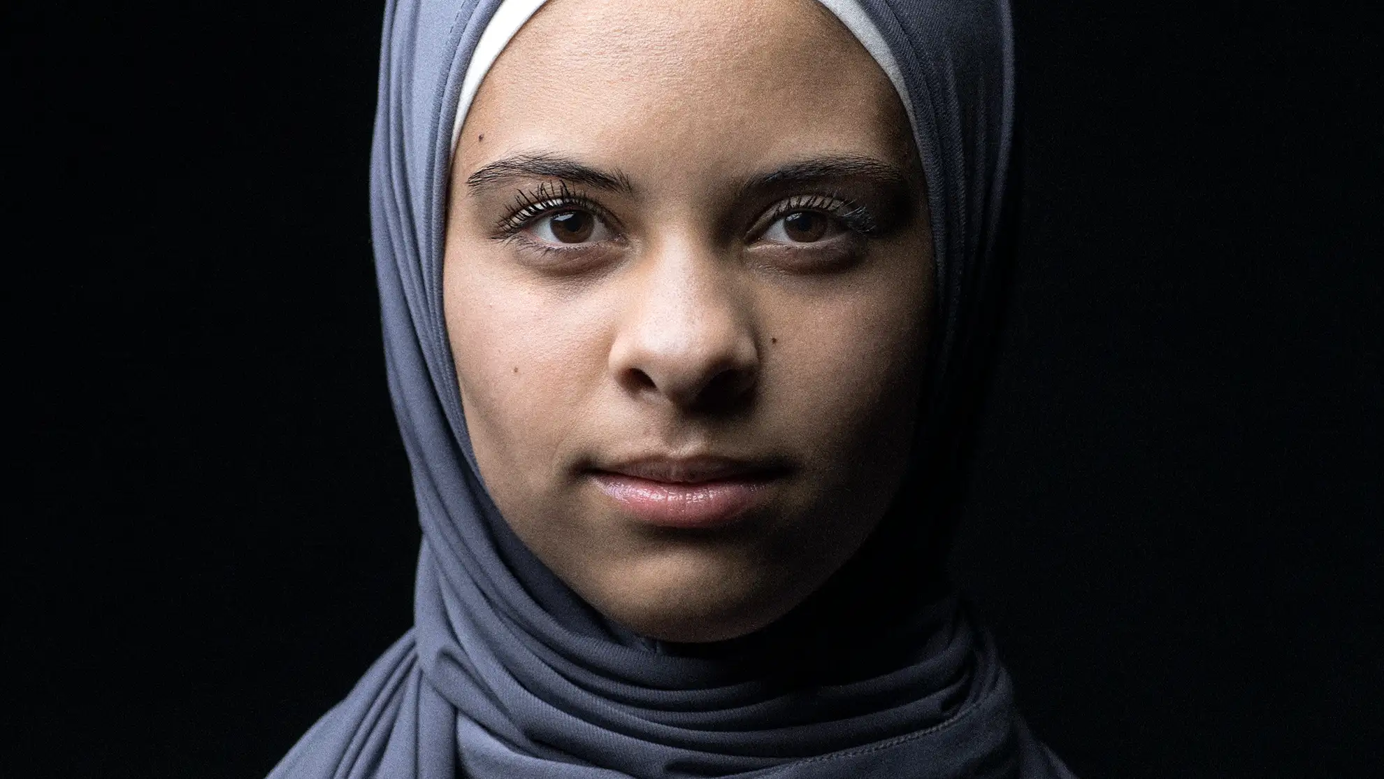 A picture of a woman wearing hijab.