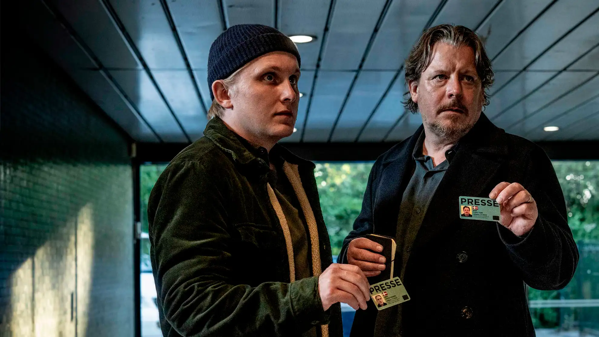 The Danish actor Jesper Christensen sitting on a church bench in the movie "Før Frosten".