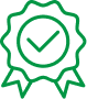 Símbolo de selo de qualidade verde com um visto no centro.