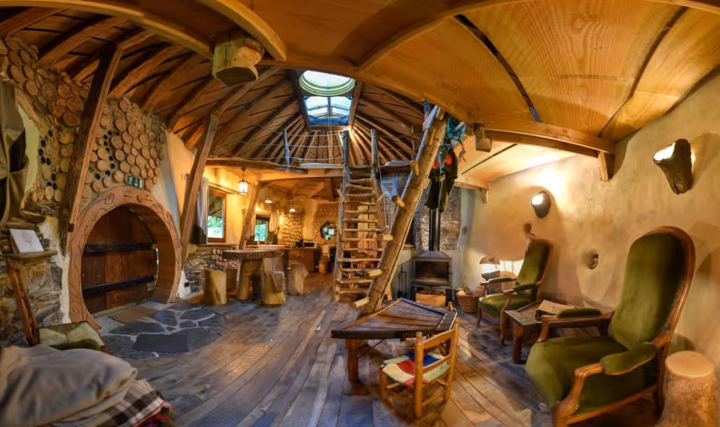 Intérieur de la cabane Tanière des Nutons à Mon lit dans l'arbre