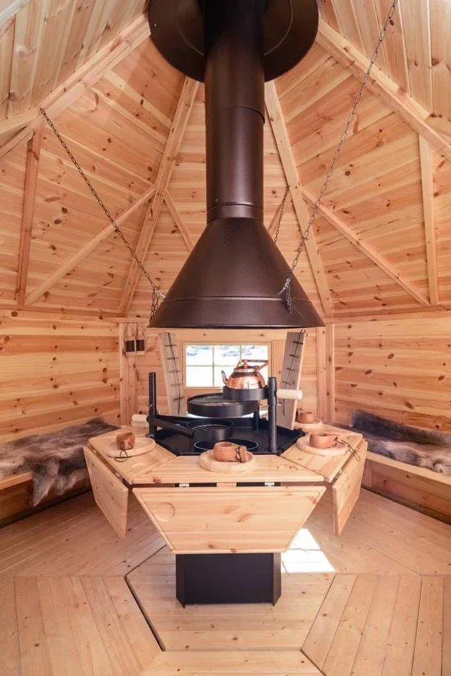 Bestill en grillhytte til kampanjepris og få fri frakt +  halv pris på inntil 5 reinsdyrskinn