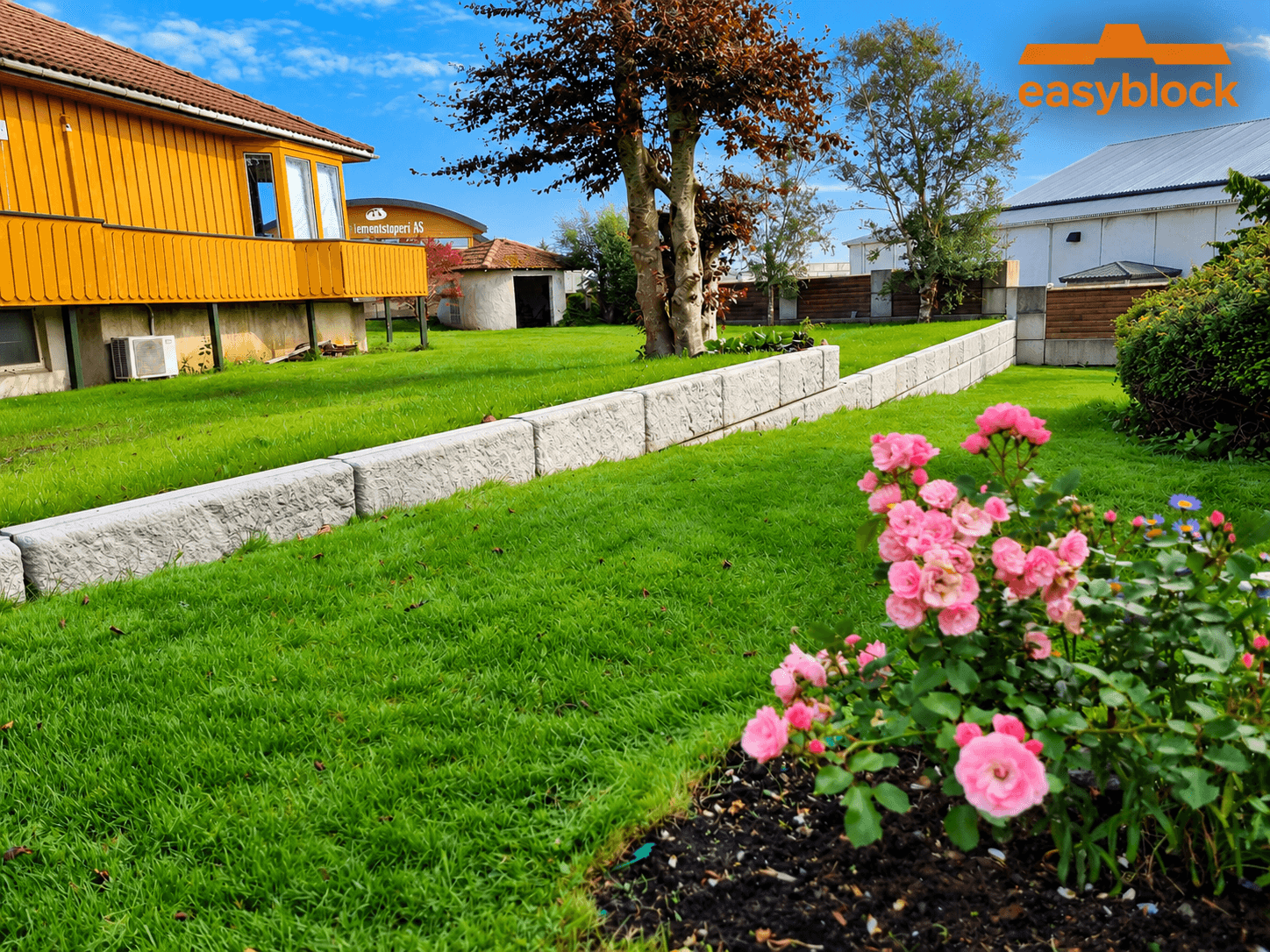 Easyblock hage med blomstrende roser.png