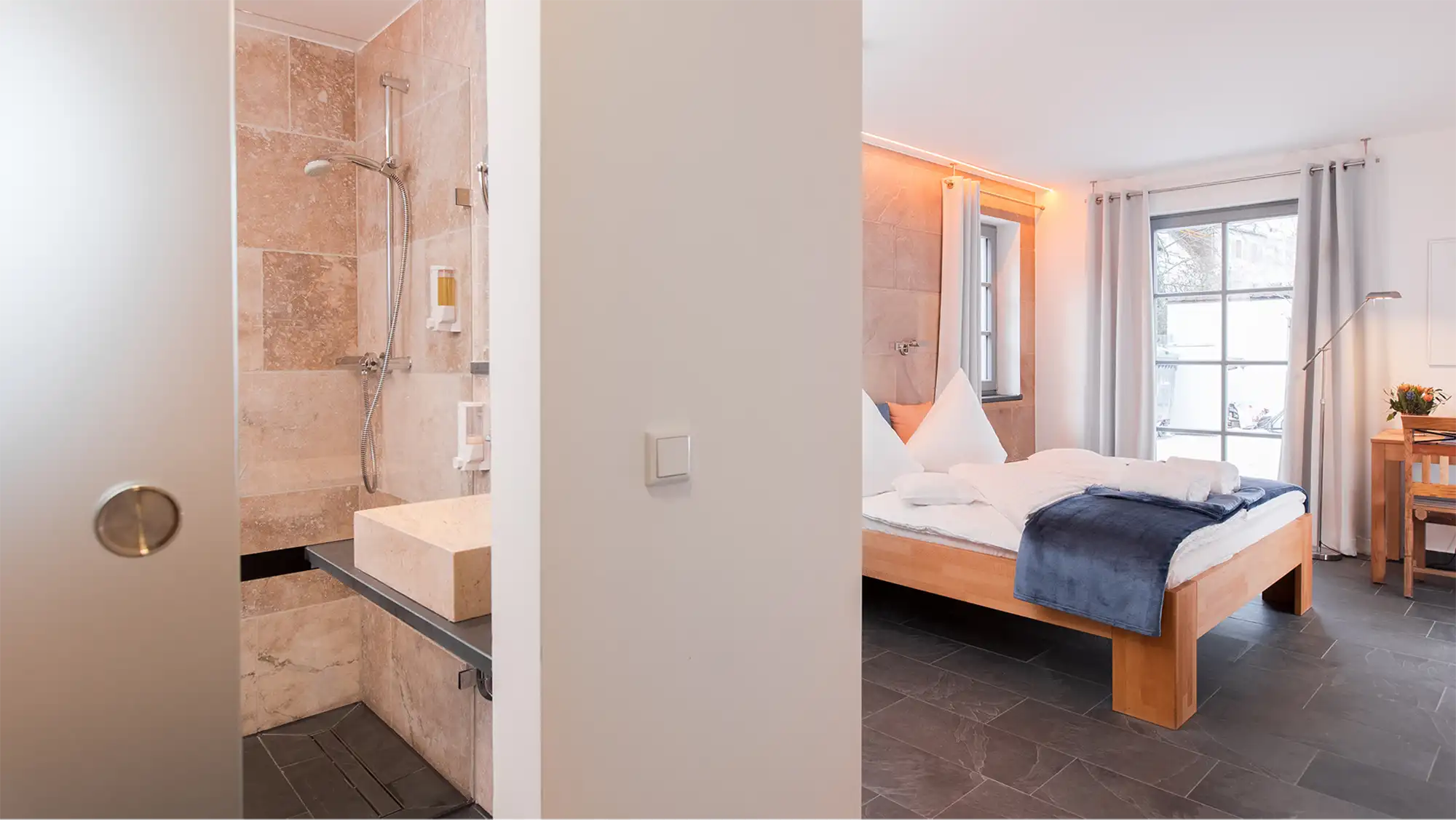 Historische Altstadt von Nürnberg mit Cafes, ideal für entspannte Stadtbummel und kulturelle Erlebnisse.