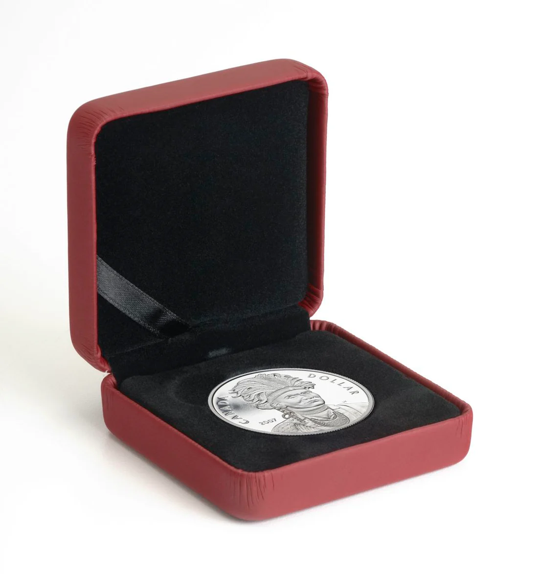 Pièce canadienne dollar en argent de 2007 présentée dans un écrin rouge, pièce de collection numismatique