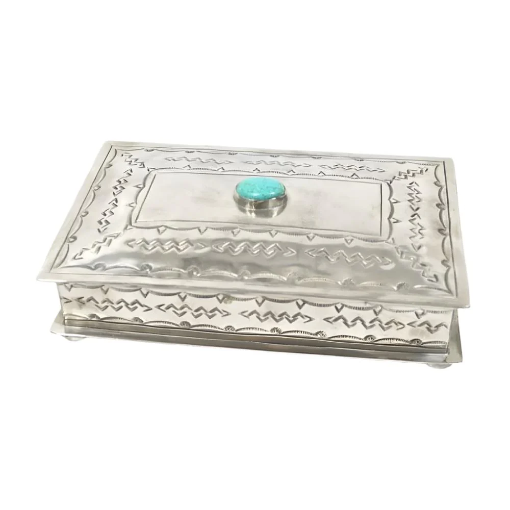 Boîte à bijoux en argent estampé ornée d'une turquoise, objet en argent de collection