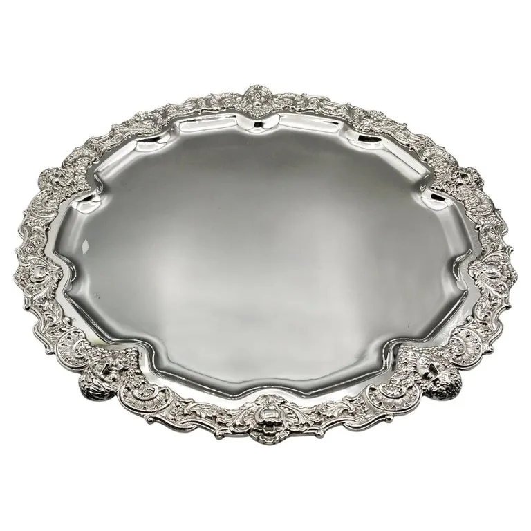 Plateau de service en argent sterling à bordure rococo en relief, argenterie ancienne de collection
