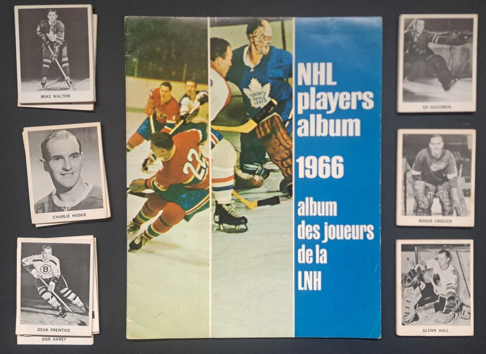 Album des joueurs de la LNH 1966 avec cartes de hockey vintage, souvenir sportif de collection