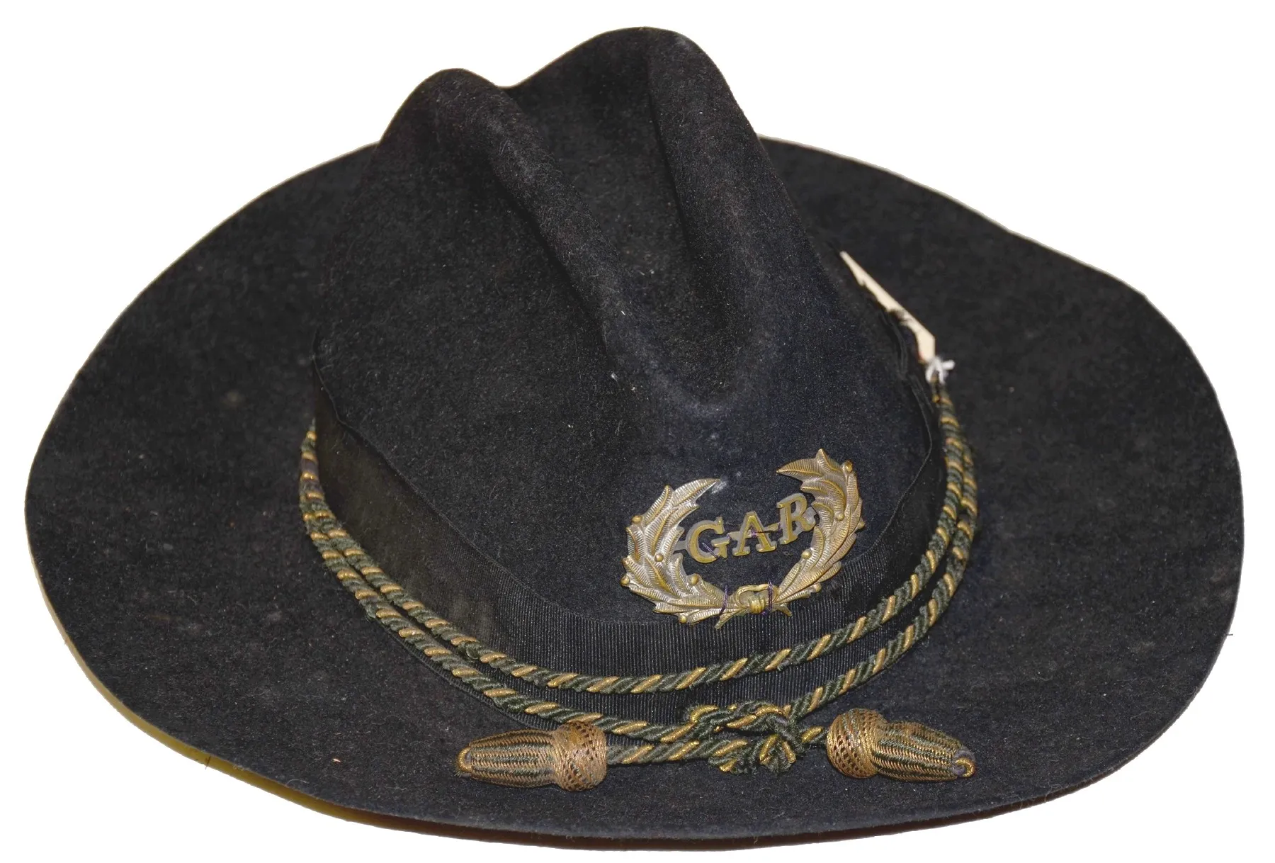 Chapeau militaire ancien en feutre noir avec insigne GAR et cordon doré, souvenir militaire de collection