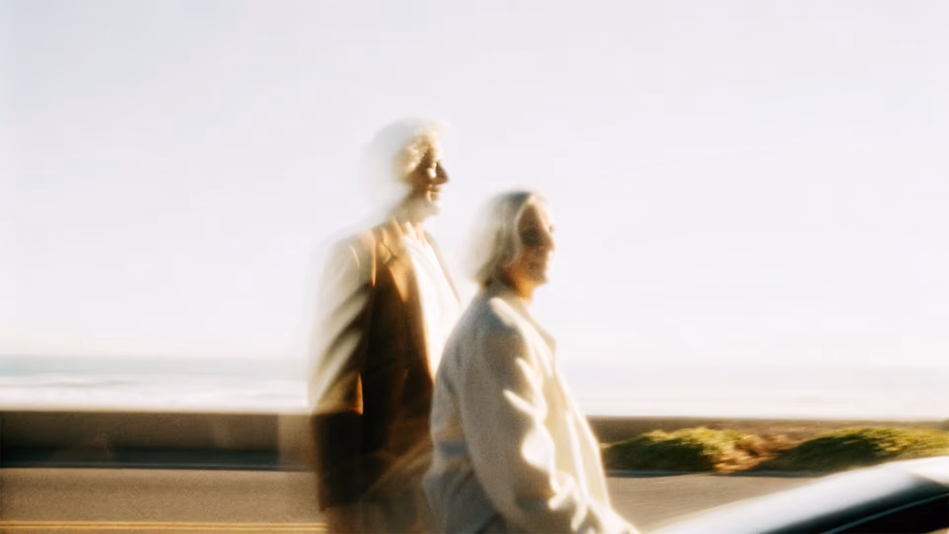 Aufnahme von einem Paar, sehr verschwommen aufgenommen.