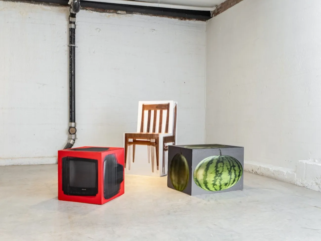 Chengyao Yi, lenticular prints sculpture installation at Cinema Supply, Chelsea, Lost and Found exhibition, curated by Aishan Zhang, exhibition review by Katia Vanlandingham