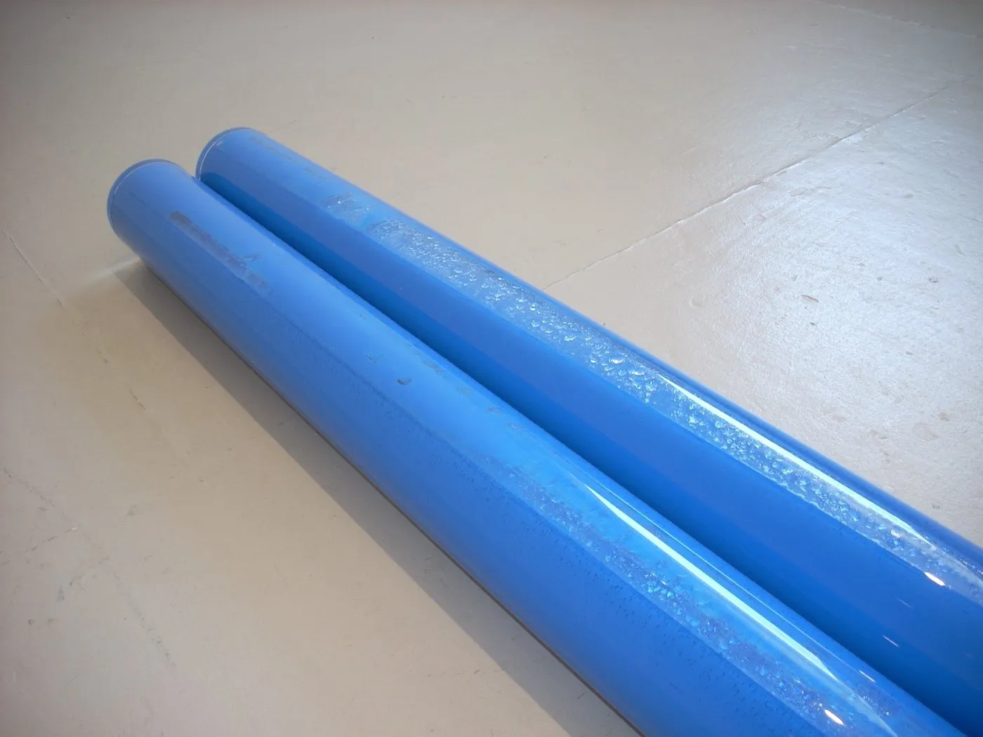 Blue plexglass tubes with paint and vapor Gianna Surangkanjanajai, untitled MoMA PS1.