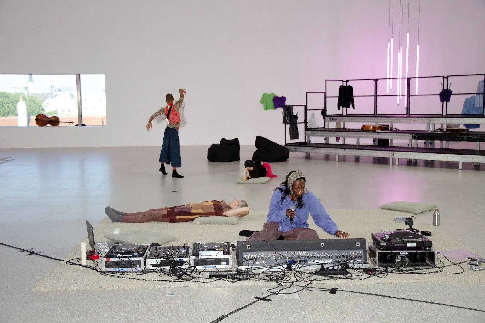 Nikima Jagudajev, Basically, performers in front of pink and purple neon lights dancing improvisations.