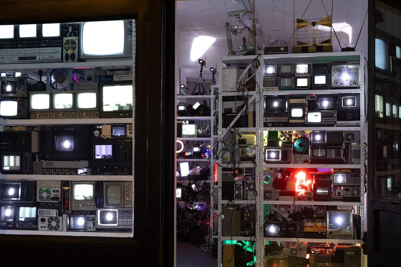 Installation view of Taezoo Park: Maze. Courtesy of the artist and GHOSTMACHINE.