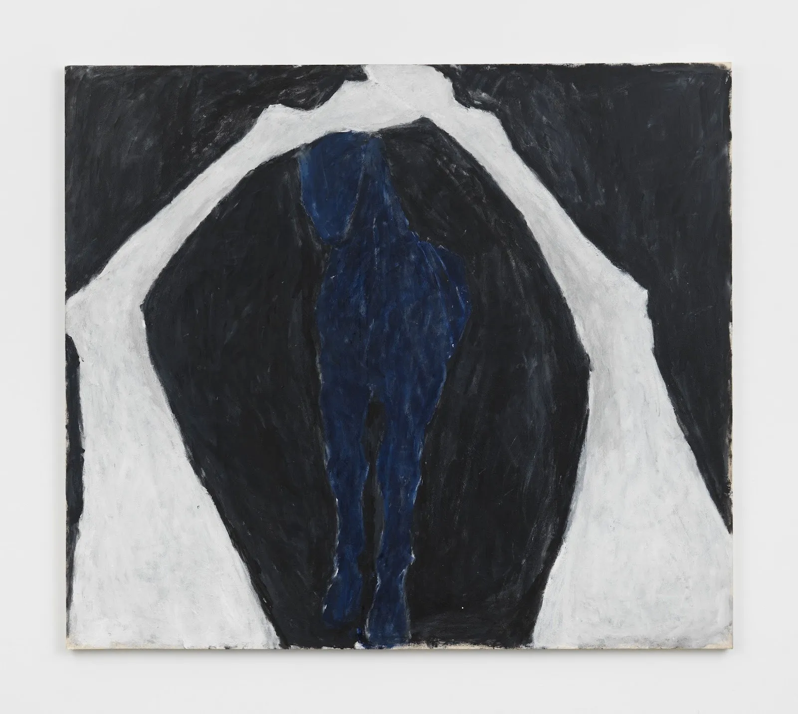 In a painting, amidst black brushstrokes, a horse in deep blue emerges frontally and steps into the foreground. Encircling it even more foregrounded are two upside down white horse legs.