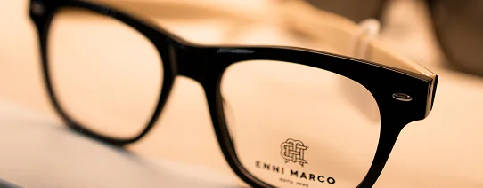 Окуляри Enni Marco з чорною оправою — колекція оптики OPTIQUE