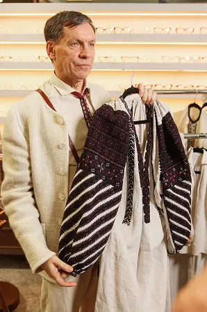 етнограф Юрій Мельничук на івенті «Вишивані коди» поділився сторіями українських онаментів і представив частину своєї приватної колекції вишиванок