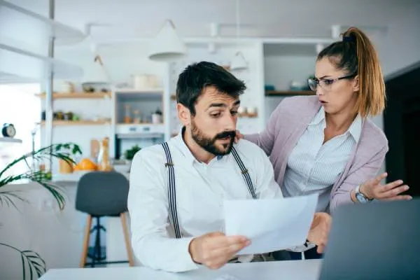 Man and woman discussing legal help for credit card charge dispute