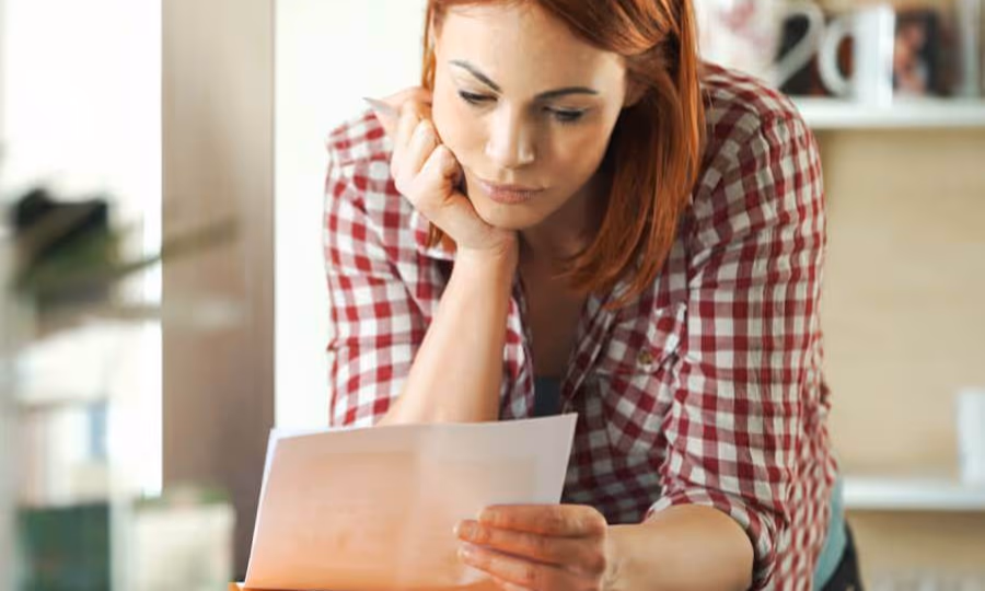 Woman setting up an Estate bank account.