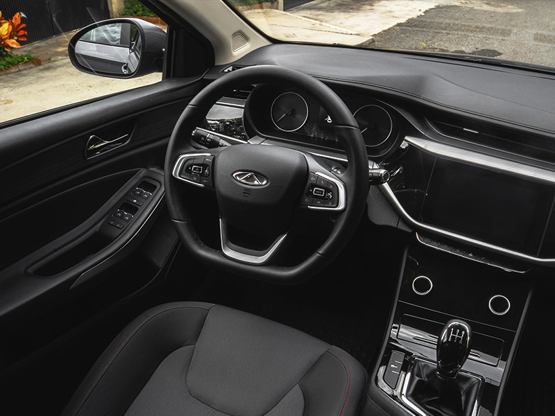 Chery Arrizo 5 Pro M/T — volante multifunción forrado en cuero