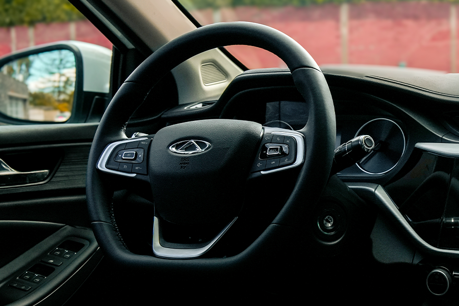 Chery Arrizo 5 Pro A/T — volante multifunción forrado en cuero