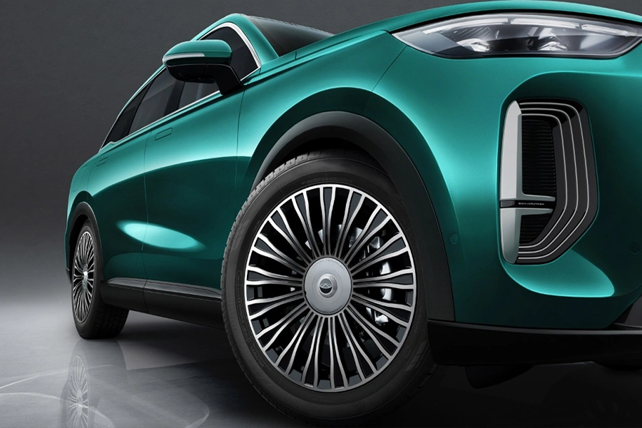 Chery Tiggo 9 — faros LED y espejos plegables con memoria