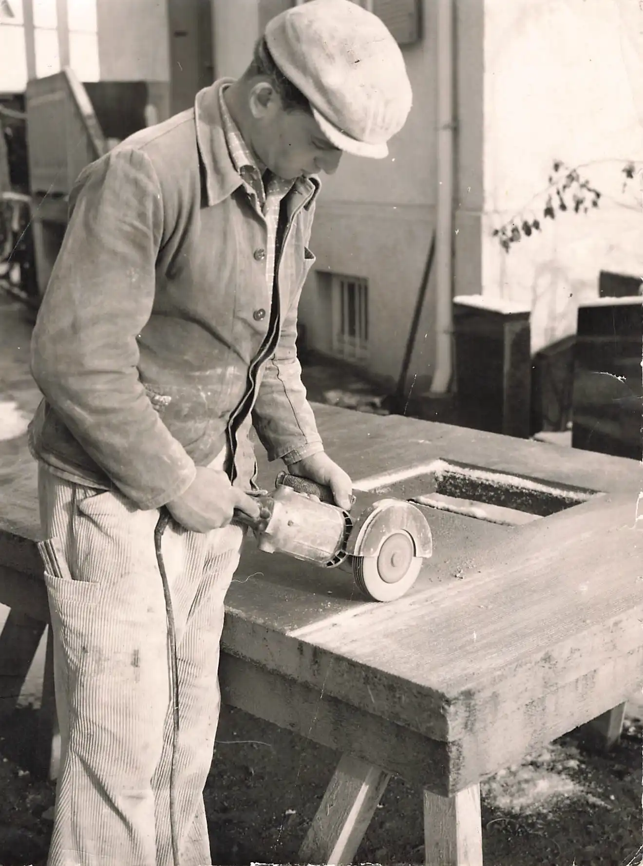 Hermann Naturstein Heinrich Hermann bei der Arbeit.