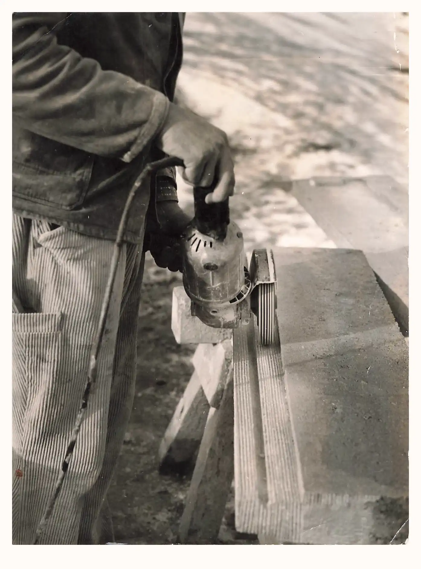 Hermann Naturstein Detailaufnahme von einem Arbeitsschritt.