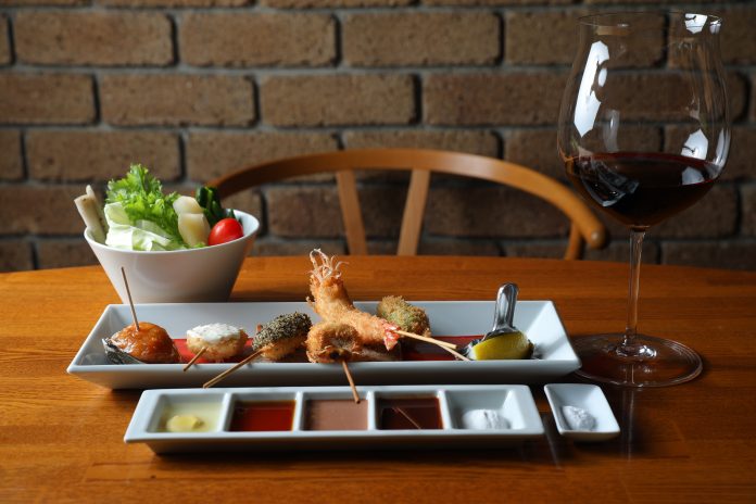 Kushikatsu course selection from Rokkakuten in Kuromon Market. 