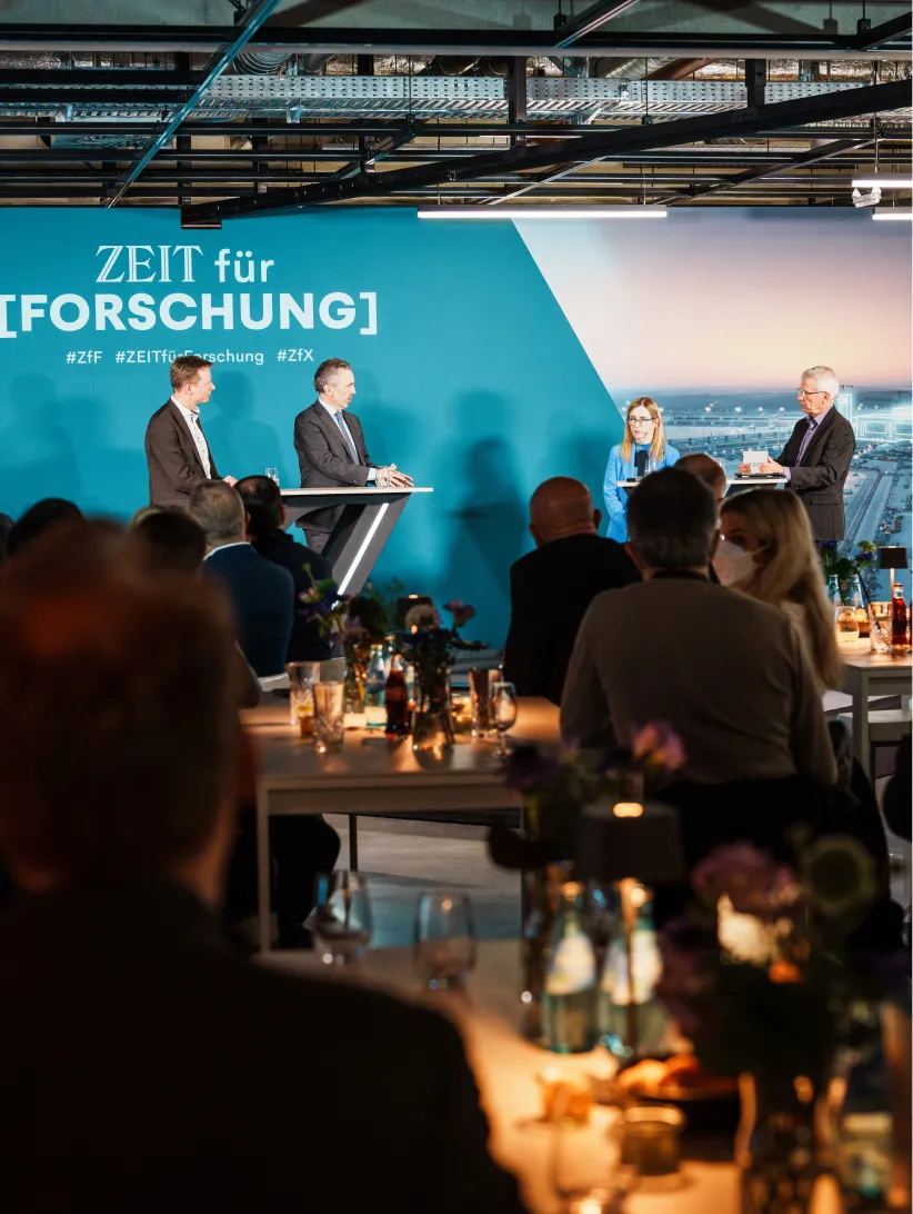 Blick auf eine Bühne von einem Event, welches von StudioZX organisiert wurde