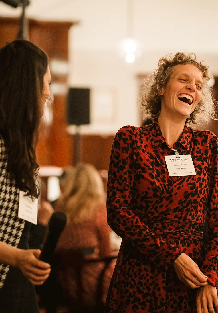 Eine Gruppe von Mitarbeitern von Studio ZX