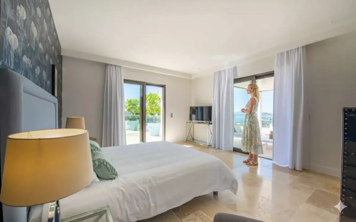 Suite principale avec terrasse vue mer aux Issambres