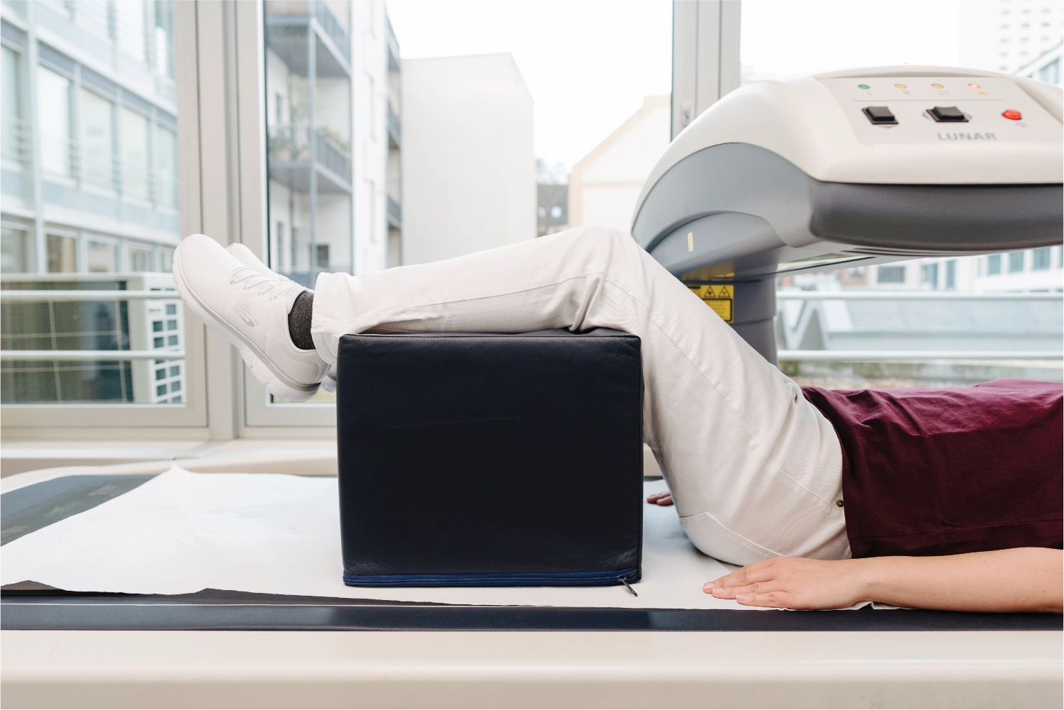 Spezialisierte osteologische Diagnostik und Therapie bei Osteoporose und anderen Knochenerkrankungen, inklusive Knochendichtemessung und individueller Behandlungsplanung.