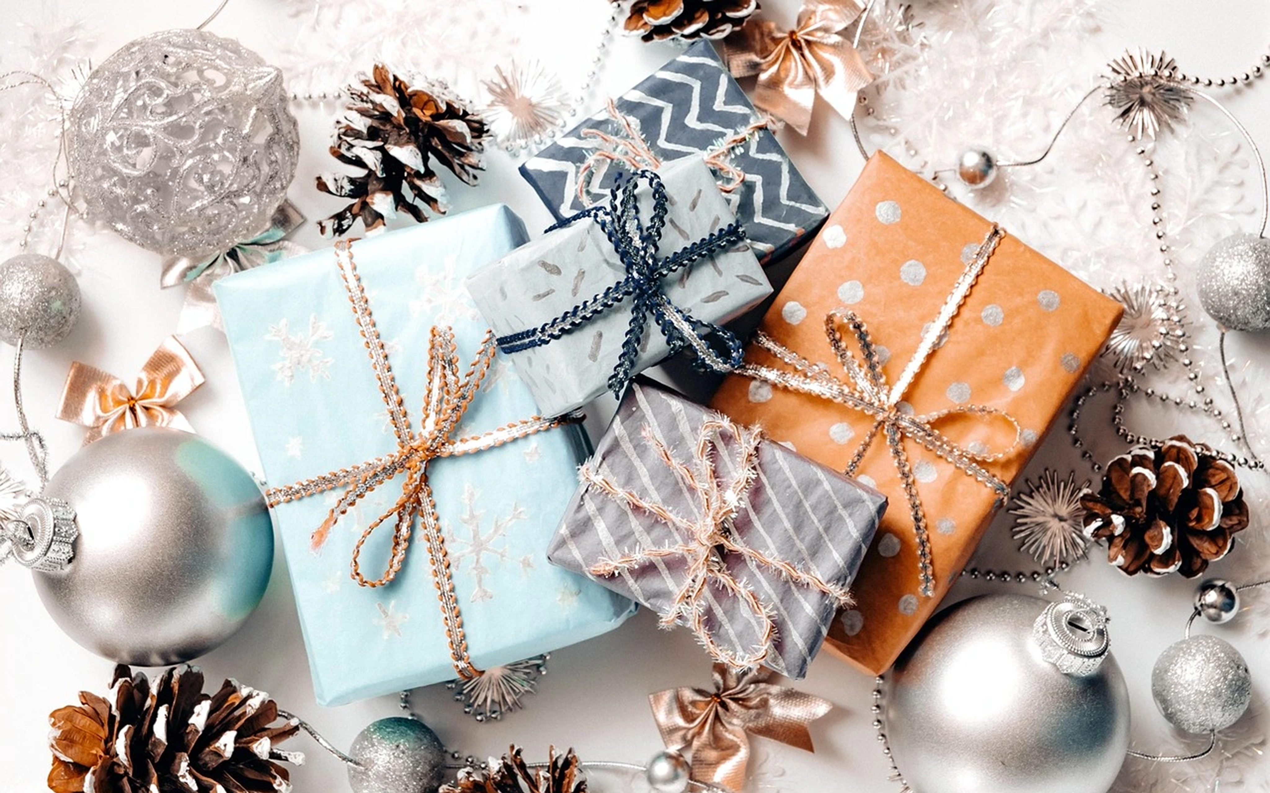 Des jolis cadeaux de Noël.