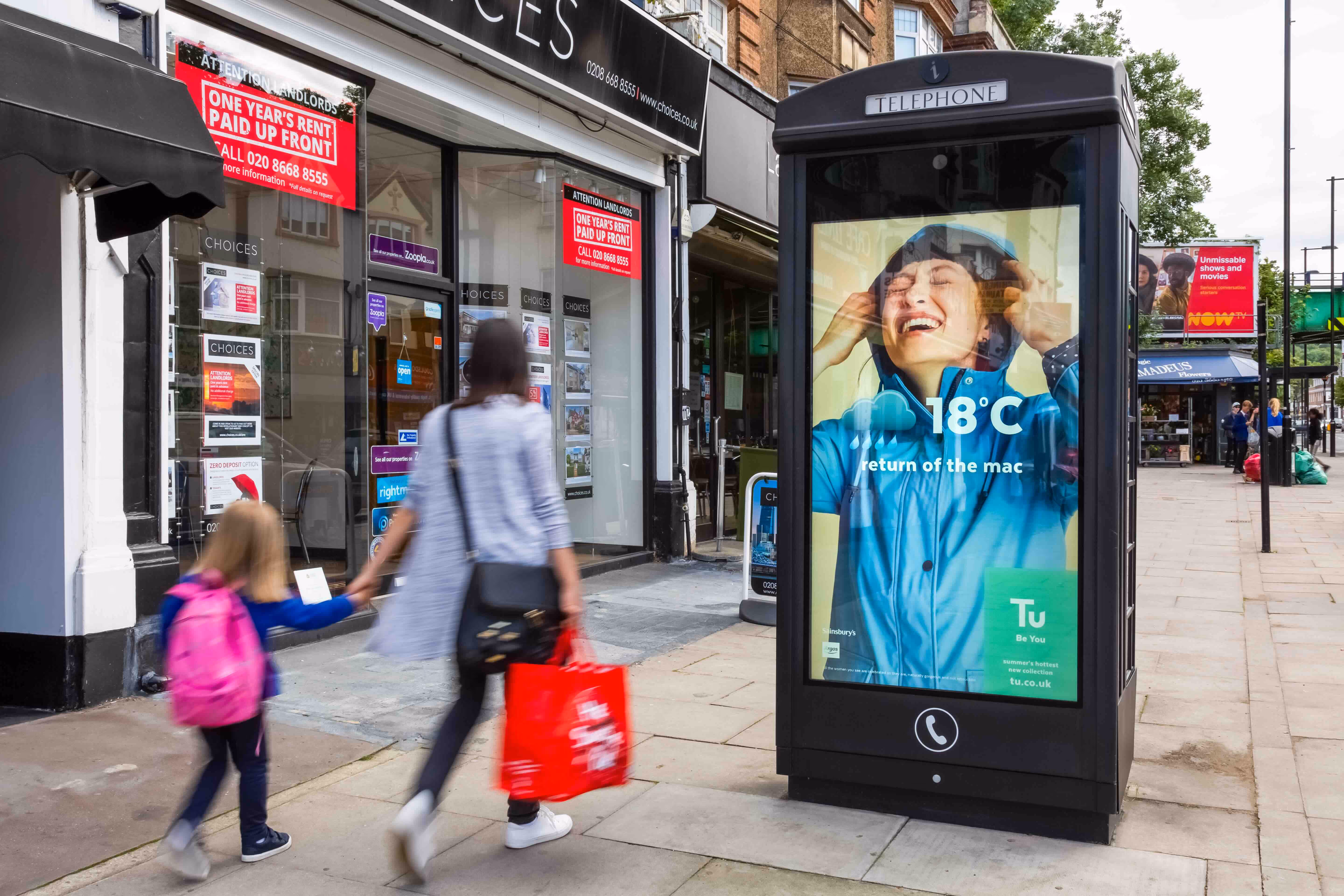 Digital 6-sheet advertising on a phonebox