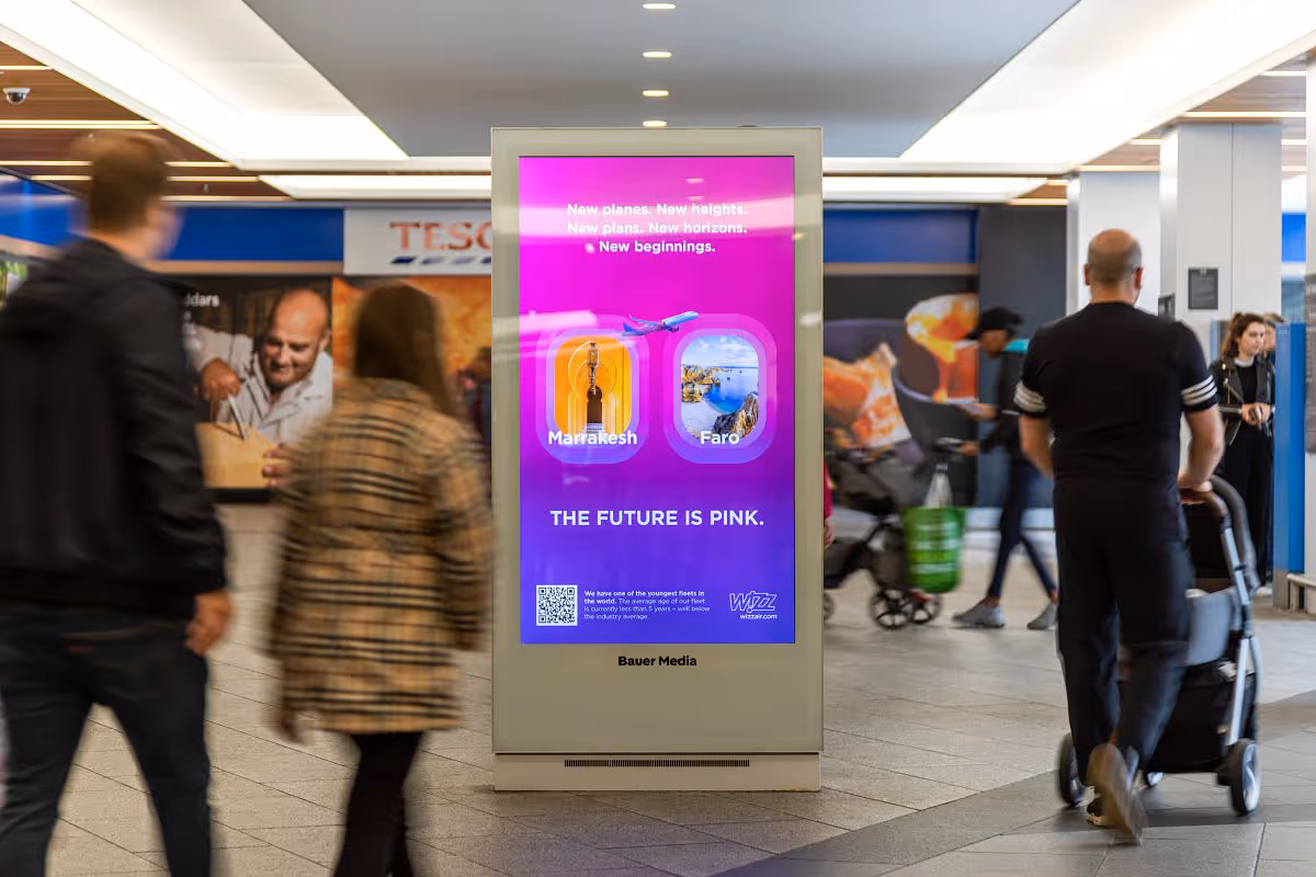 Wizz Air branding on an Adshel Live screen