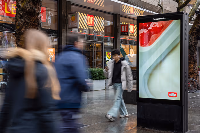 A Mueller Out of Home campaign - an example utlising distincive brand assets.