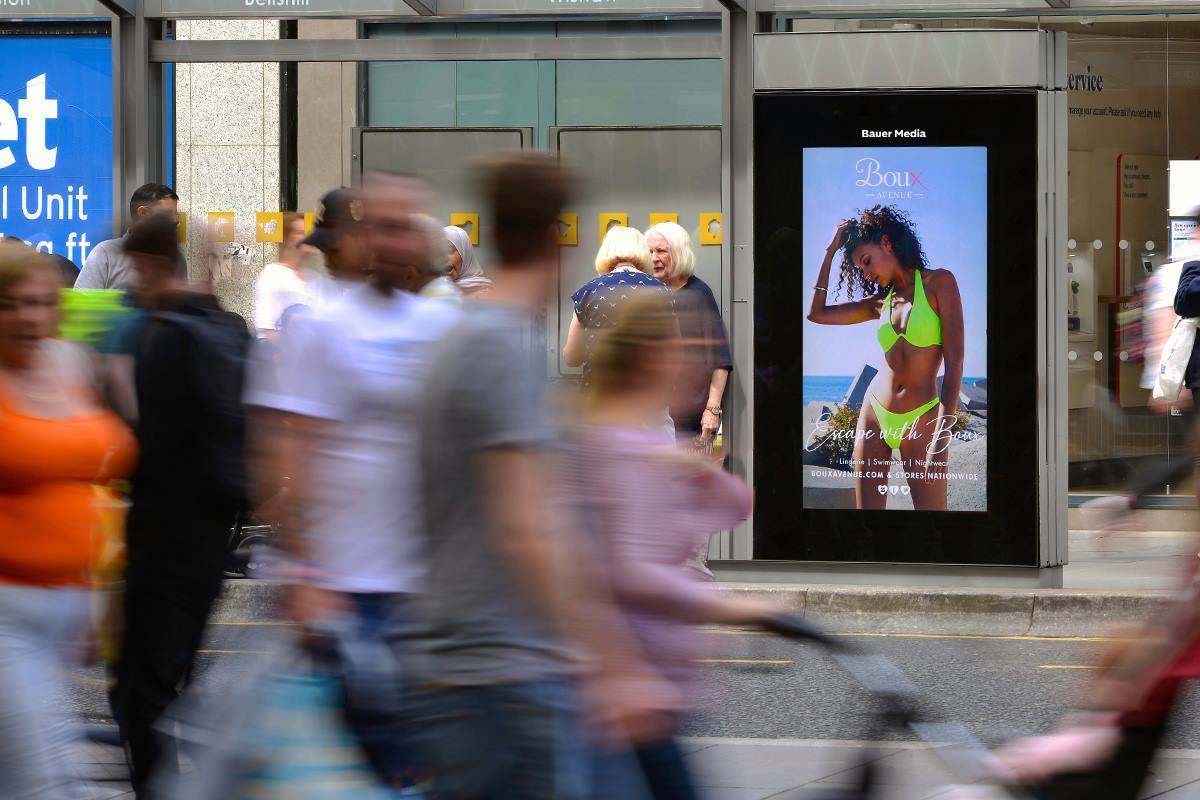 There are thousands of outdoor advertisements in the UK, lining our streets, adorning the sides of buildings and standing out in our shopping centres and supermarkets.The sheer number of outdoor advertisements is surely a testament to their effectiveness, but just how effective are they? The team at Bauer Media Outdoor go into detail in this post. 