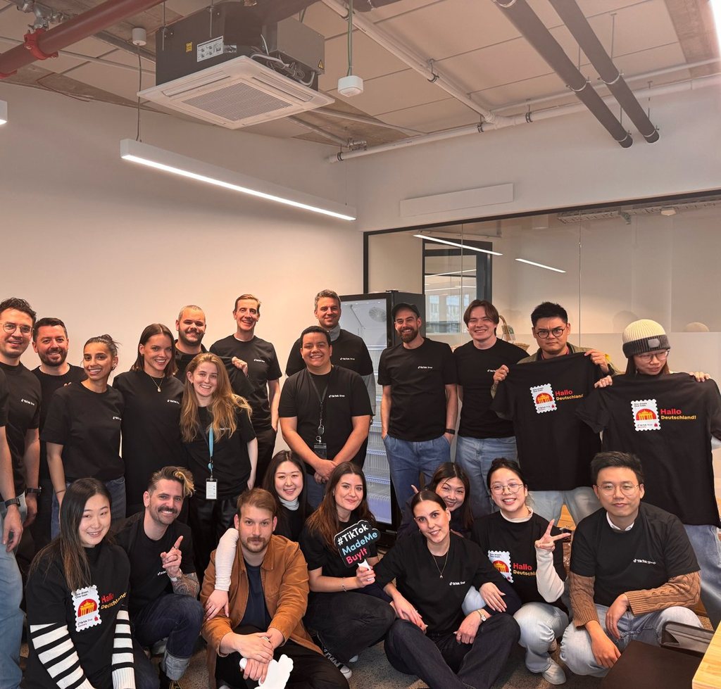 The GENUINE team in the office