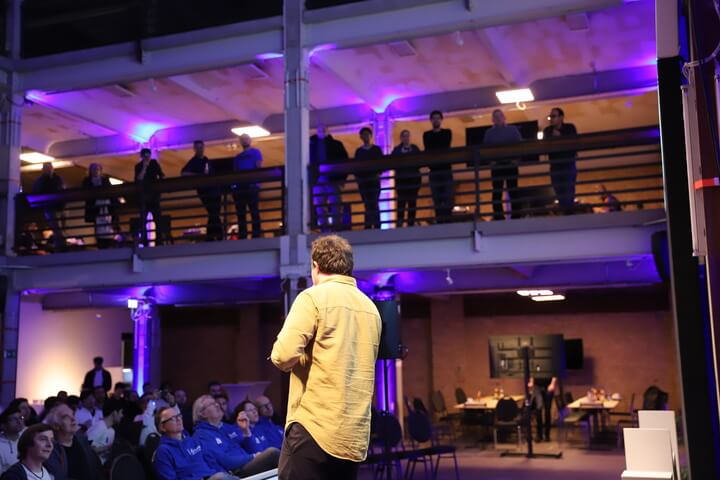 Lisk.js, photo of speaker in keynote