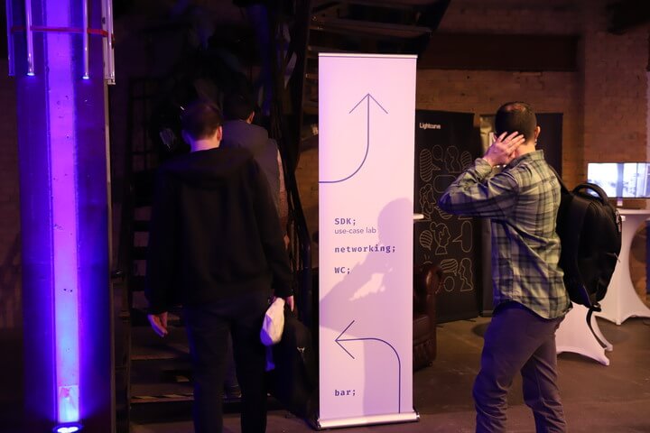 Lisk.js, photo of signage