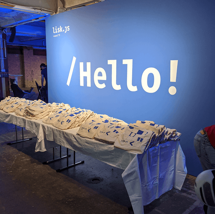 Lisk.js, photo of entrance and swag