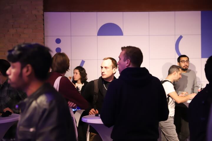 Lisk.js, photo of tables with people