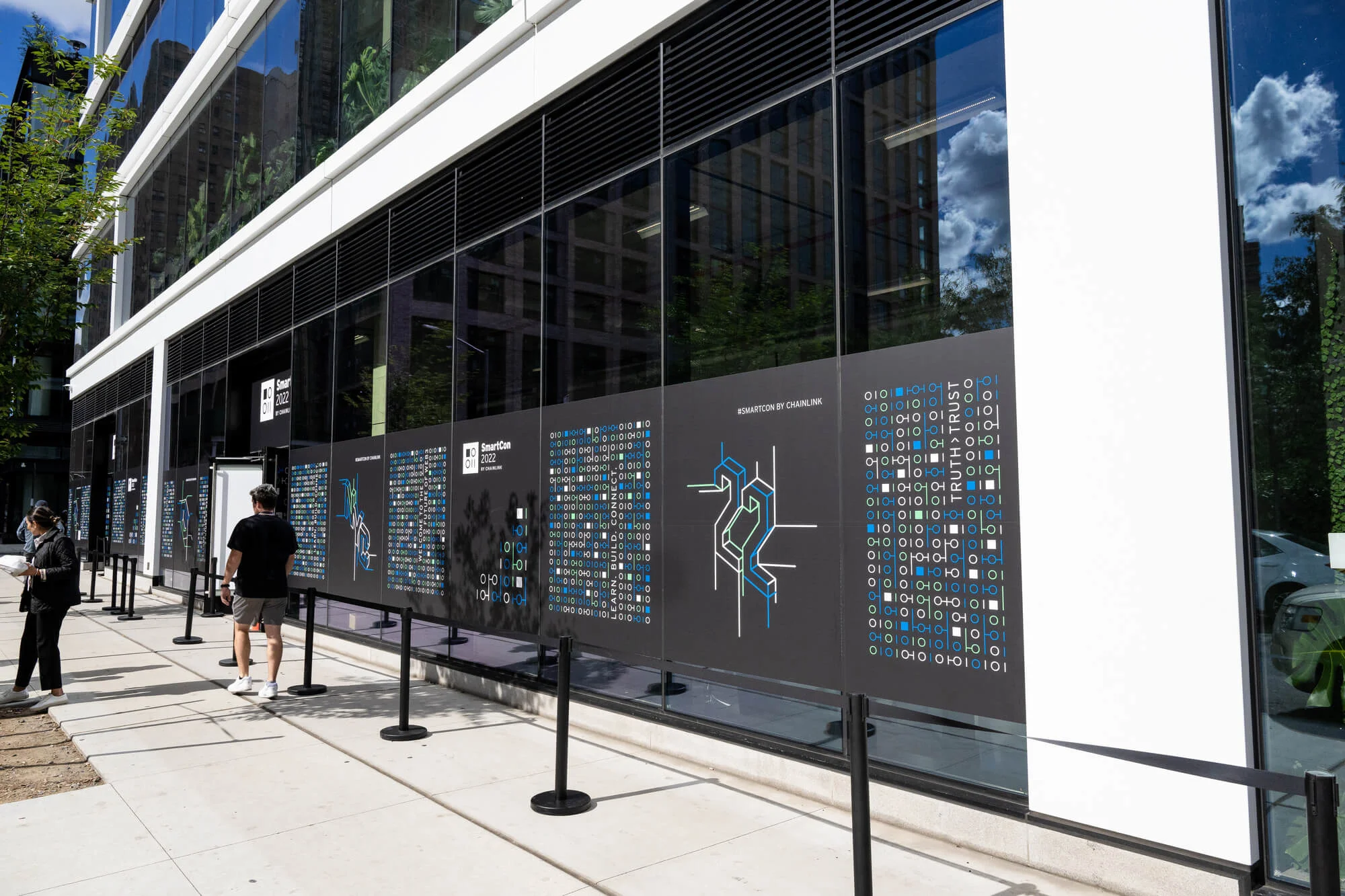 SmartCon 2022, photo of the signage in the entrance of the venue