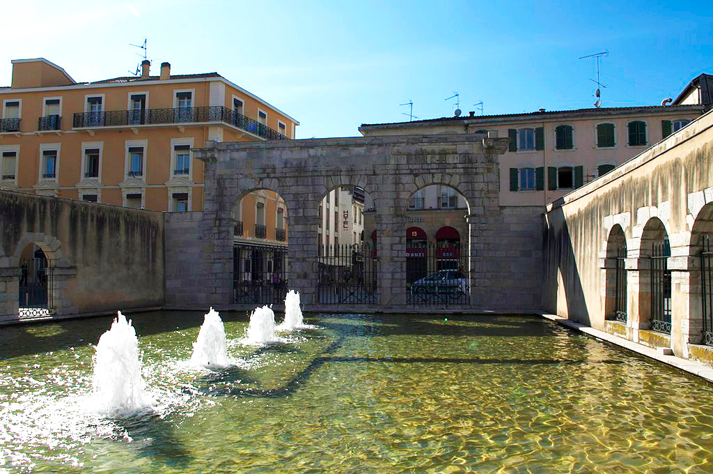 Rénovation et agencement dans la capitale thermale.
