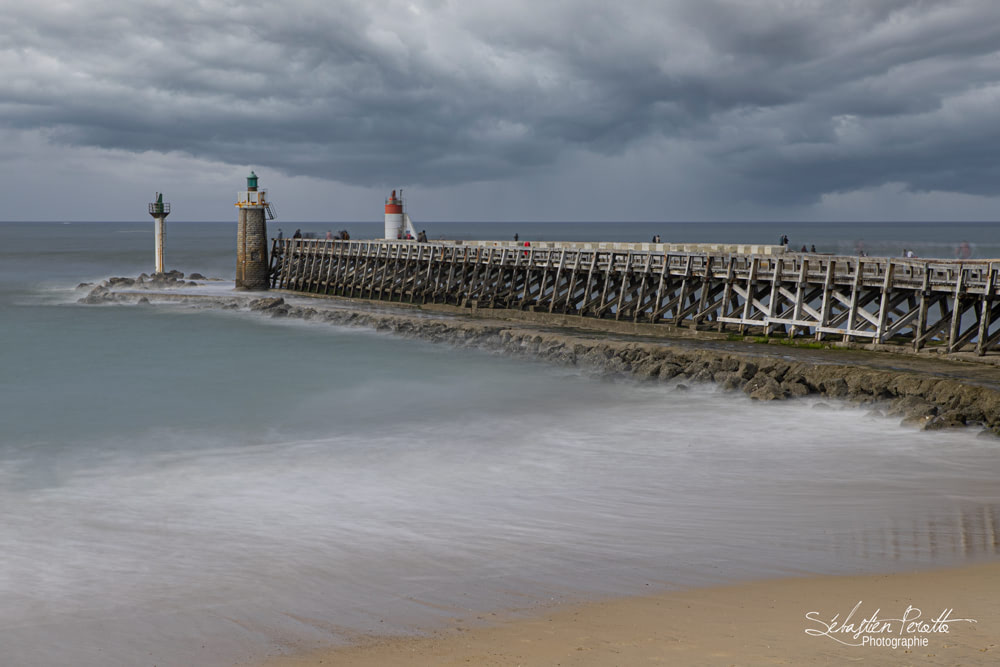 Créations bois sur mesure pour votre intérieur côtier.