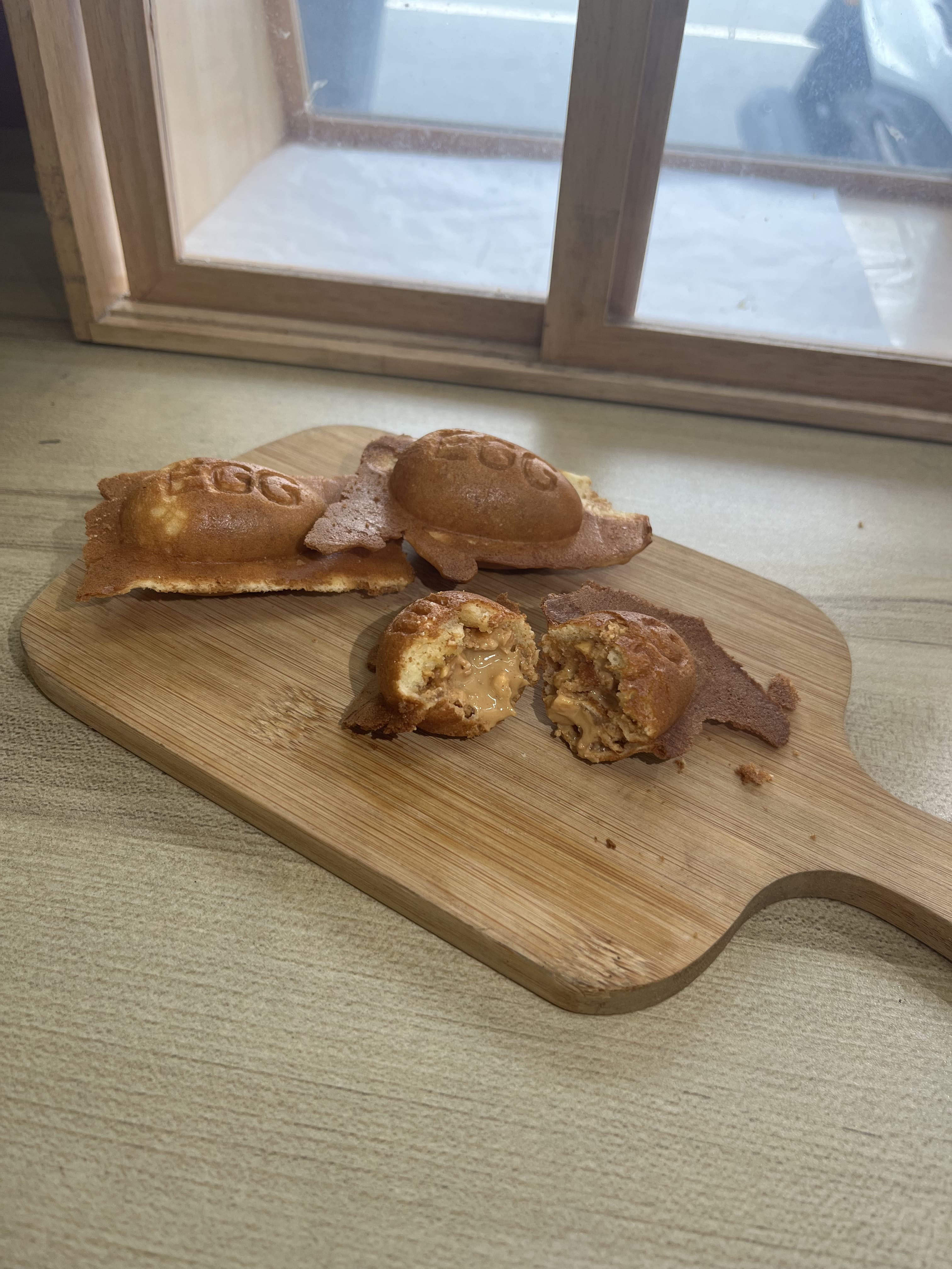 遇熱融化的香脆花生雞蛋糕